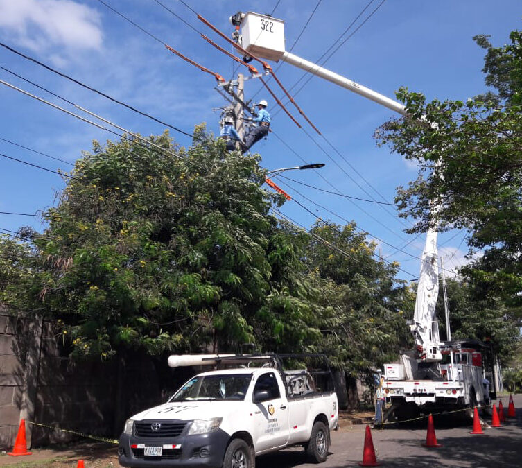SERCONISA trabajando en los servicios de mantenimiento eléctrico